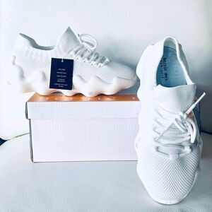 NWT in Box Gorgeous BERNIE MEV 40 (9-9.5) US Davin Comfort white Chunky Sneakers